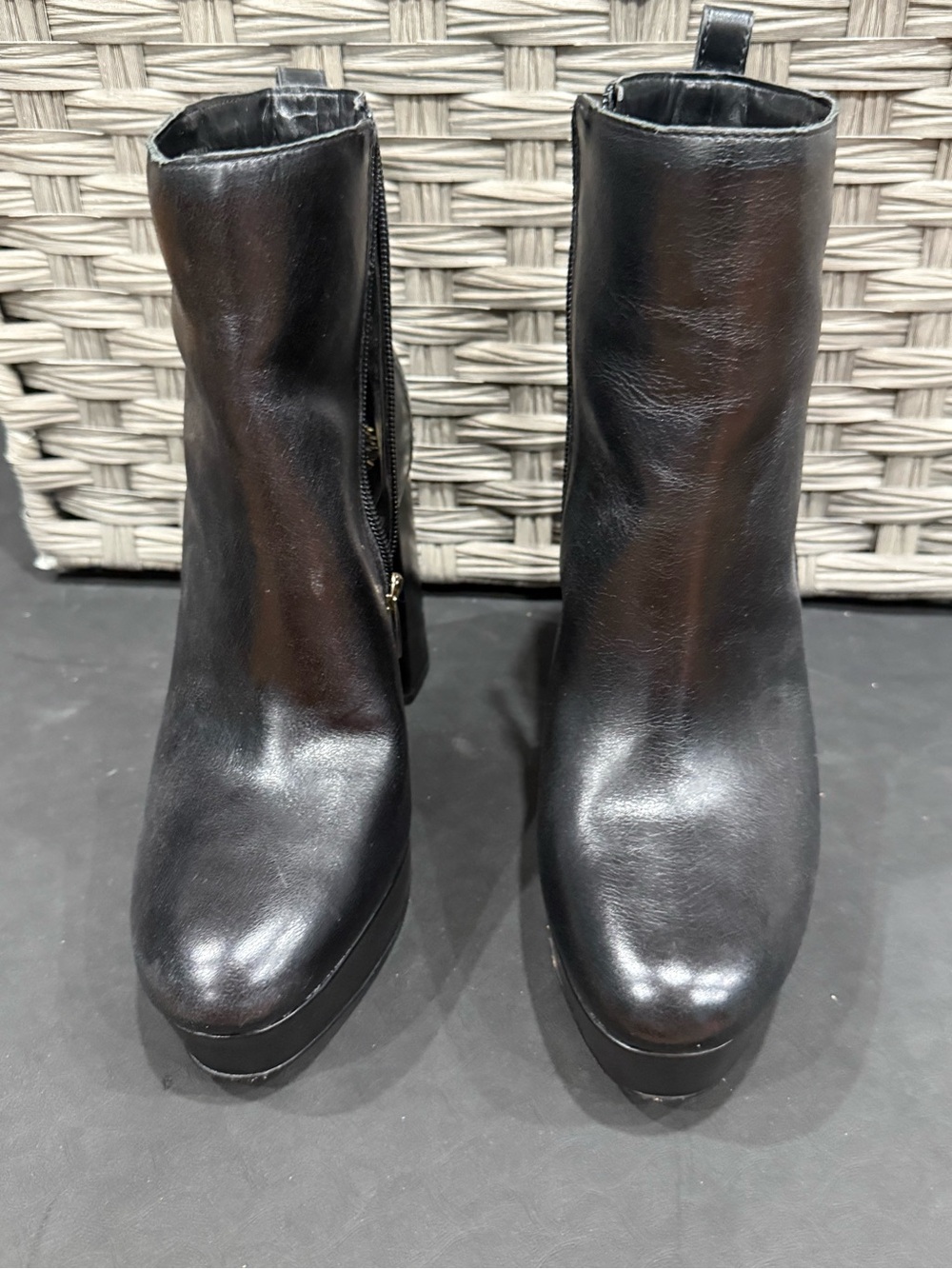 Vince Camuto Black Platform Ankle Boots Booties Women's Size 8M